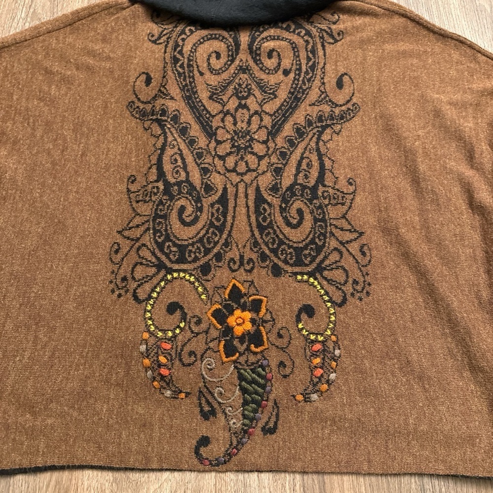 Peruvian Imports 100% alpaca Brown Cowl Neck sweater with Embroidered Design M - Picture 7 of 7